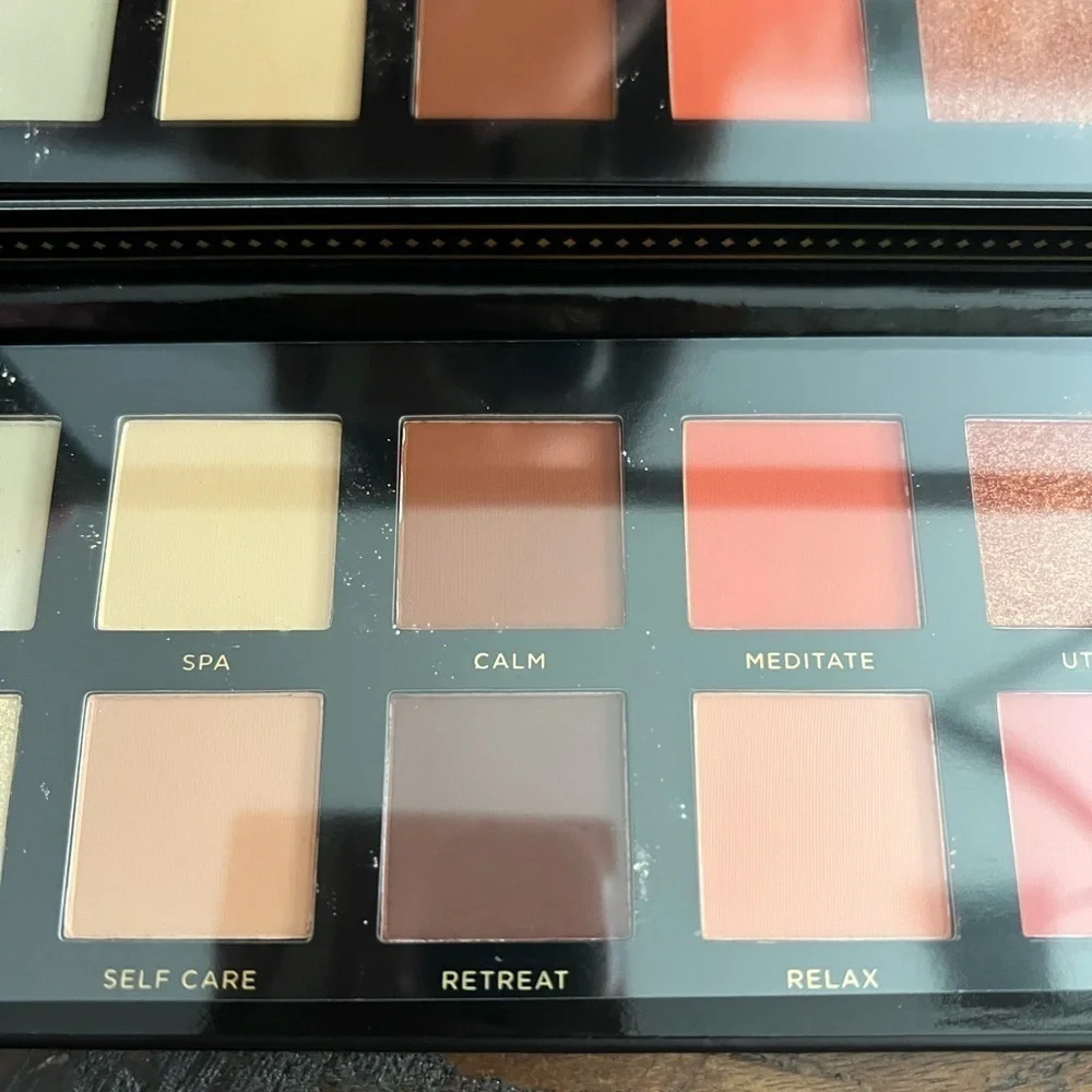 NIB - Ace Beauté Serenity Eyeshadow Palette